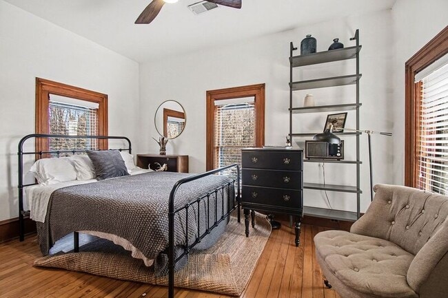 Building Photo - 704 24th Ave