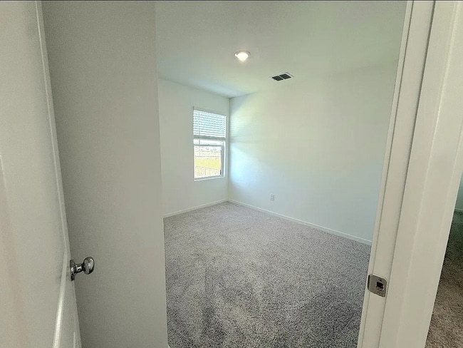 Building Photo - 827 Grebe Dr