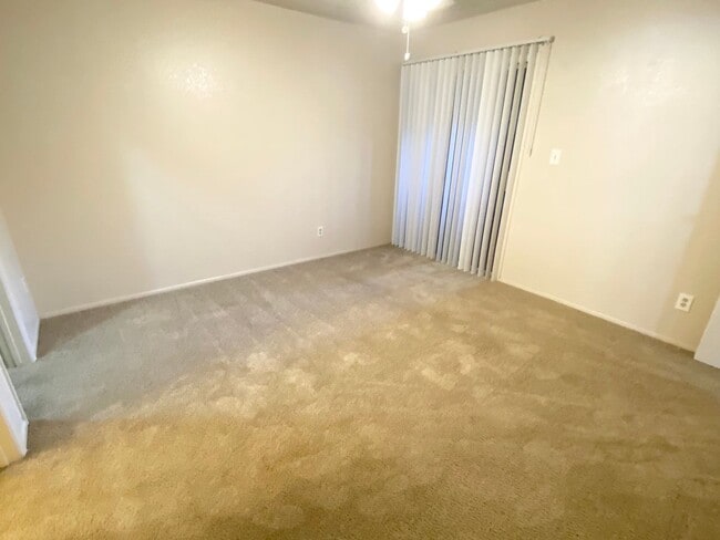 Building Photo - 2 Bedroom 2 Bathroom in Vista de Oeste