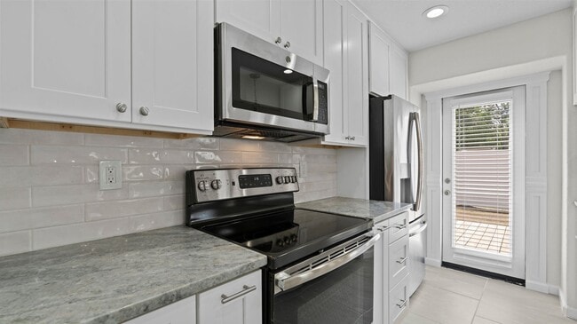 Building Photo - Dam Neck Estates Townhomes
