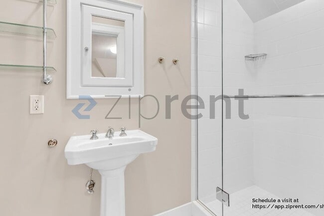 Building Photo - 3010 SE Lambert St