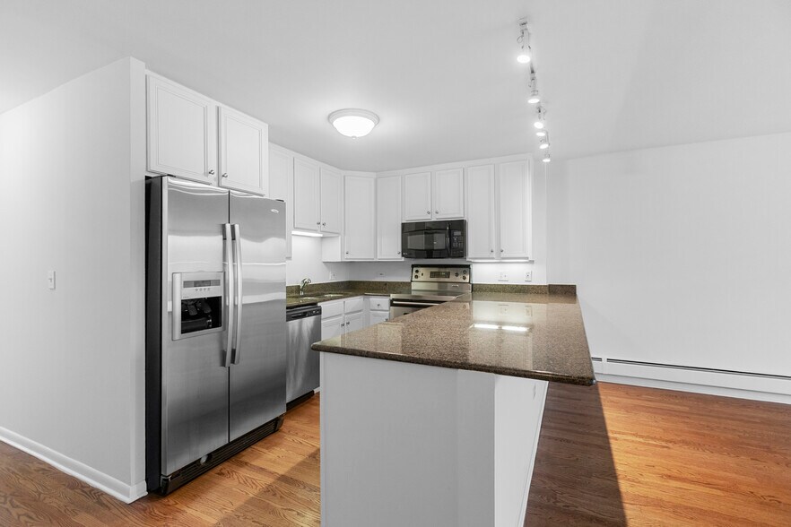 Building Photo - 1340 N Dearborn St