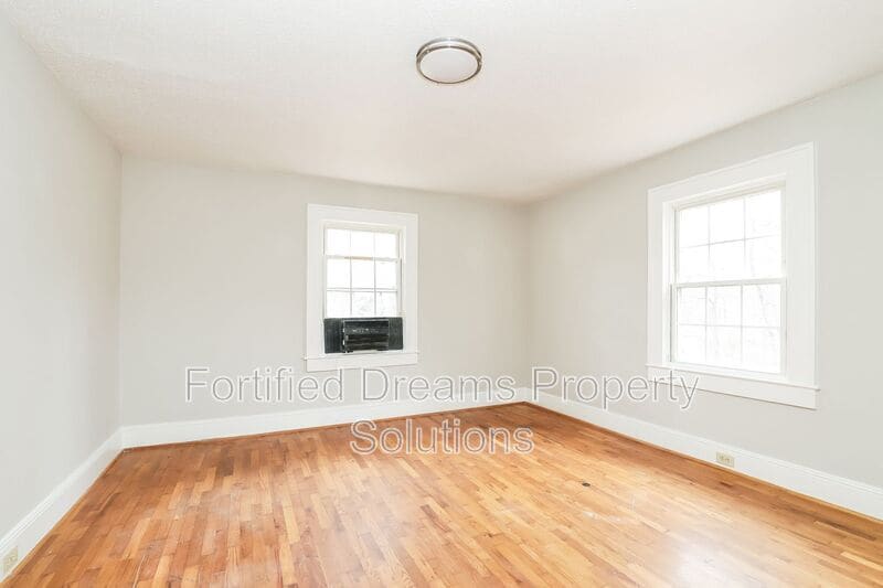 Building Photo - 1252 Brookwood Dr