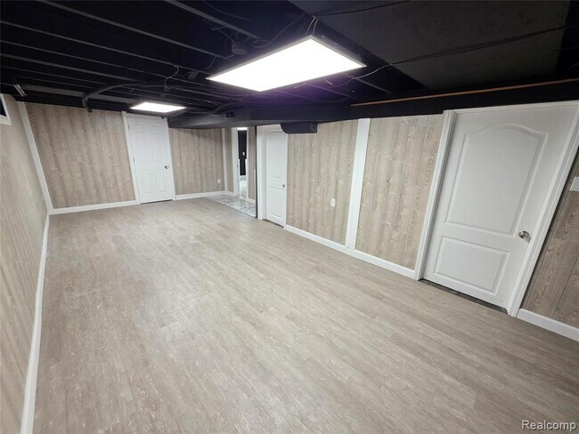Building Photo - 7249 Silvery Ln