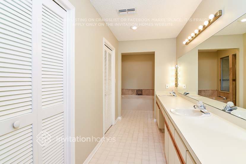 Building Photo - 1406 Clarion Dr