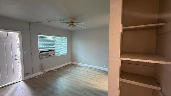 Building Photo - 911 NW 12th Ave