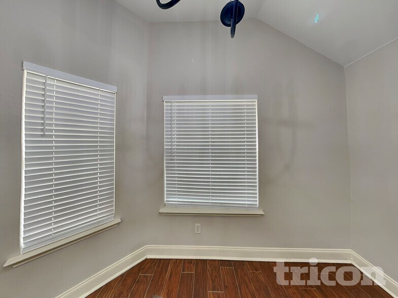 Building Photo - 1643 Hillside Dr