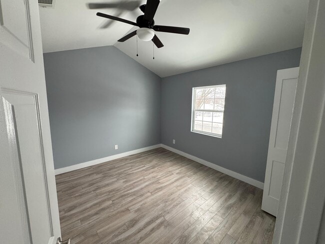 Building Photo - 416 E Chippewa Ave