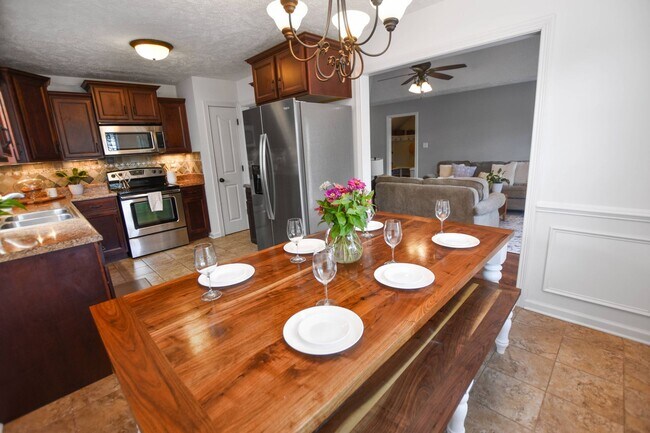Building Photo - Pet Friendly Three Bedroom with Bonus!