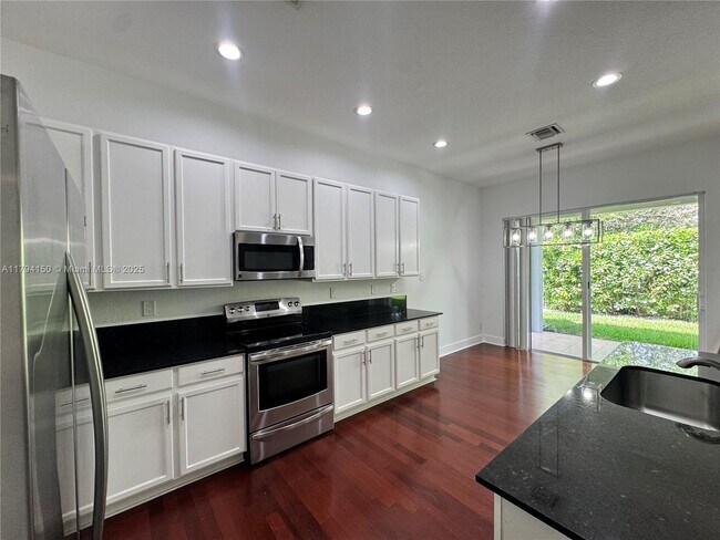 Building Photo - 4451 Laurel Pl
