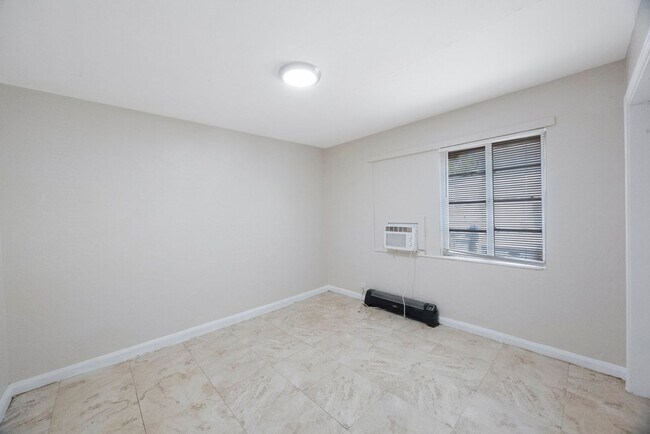 Building Photo - 1230 9th Ave S