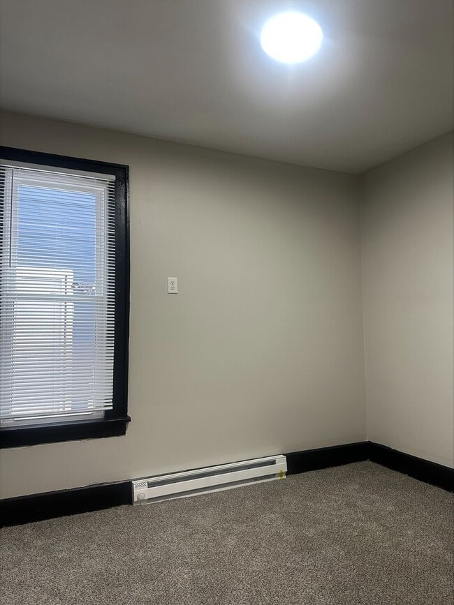 Building Photo - 98-100 N Hague Ave