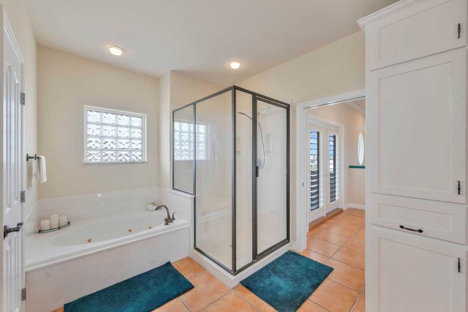 Building Photo - 660 Kara Dr