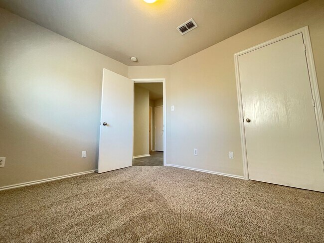 Building Photo - 4/2/2 Burleson ISD