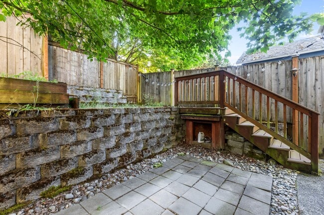 Building Photo - Charming 3 Bed Townhouse in Seattle
