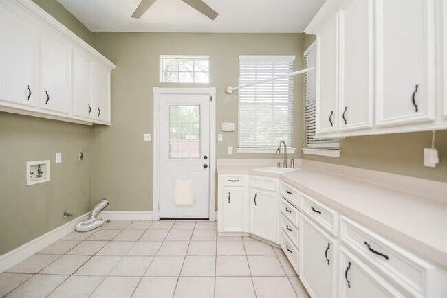 Building Photo - 13707 Cypress Pond Cir