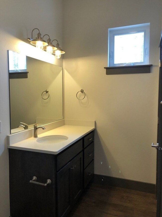 Building Photo - Beautiful Four Corners Condo