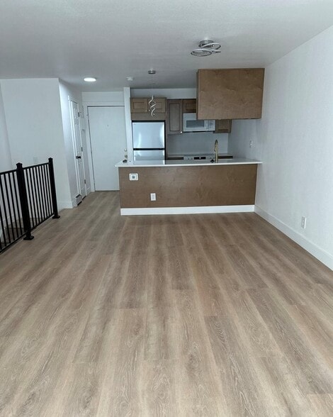 Living/Dining - 1065 University Ave