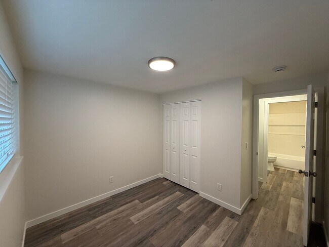 Building Photo - *REDUCED RENT* Beautifully Remodeled 4-Bedroom Home Backing to Park – Desirable Keizer Neighborhood