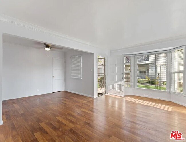 Building Photo - 5913 Overhill Dr