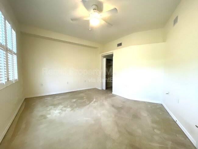 Building Photo - 12090 Summergate Cir