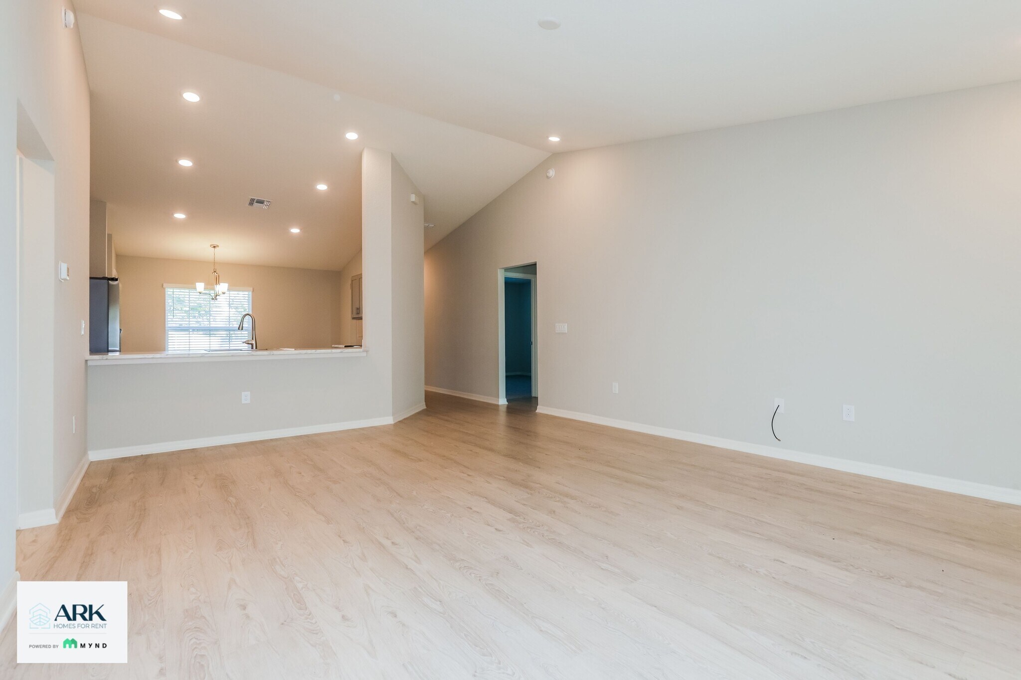 Building Photo - 992 First Dr