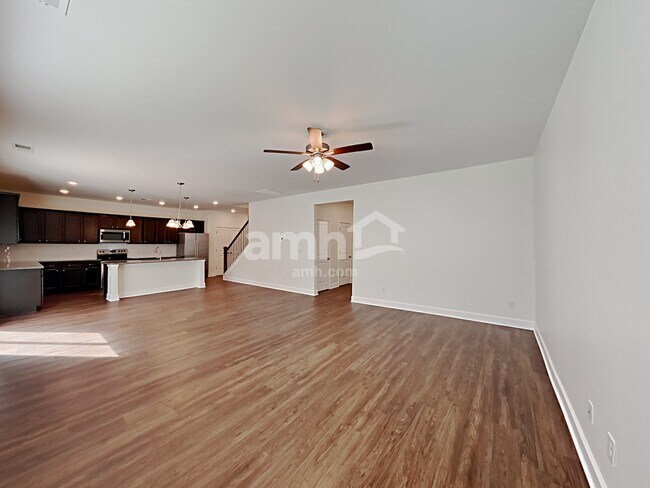Building Photo - 4511 Tarpon Dr
