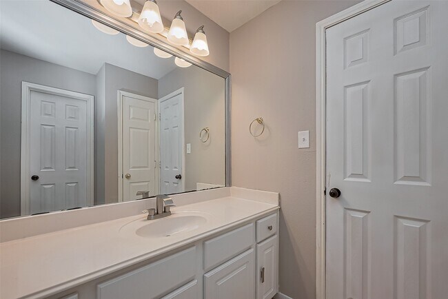 Building Photo - 1523 Brook Grove Dr