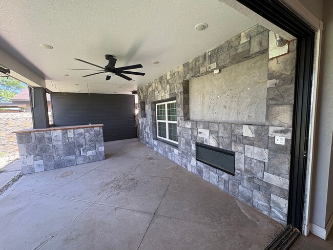 Building Photo - Home for rent in Socorro
