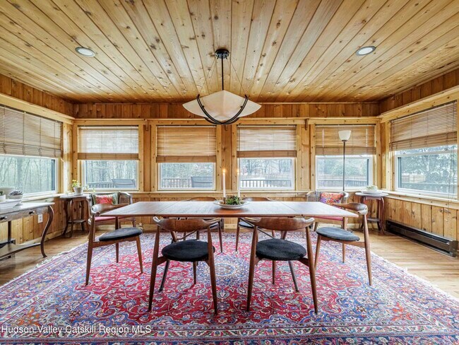 Building Photo - 10 Purdy Hollow Rd