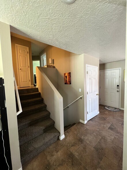 Building Photo - 1426 W 400 S