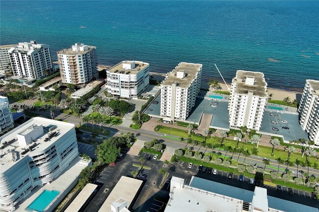Building Photo - 3221 S Ocean Blvd