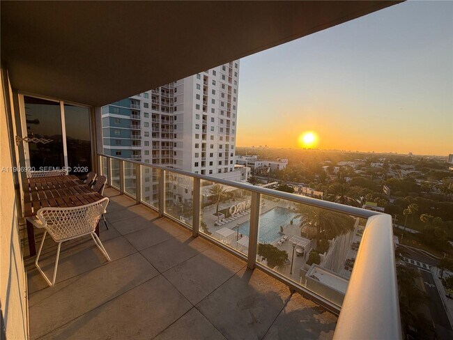 Building Photo - 1010 SW 2nd Ave