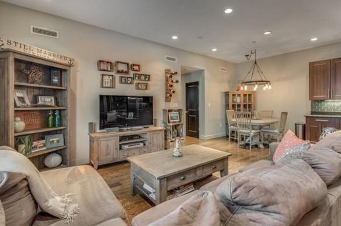 Building Photo - 45 Vinton St