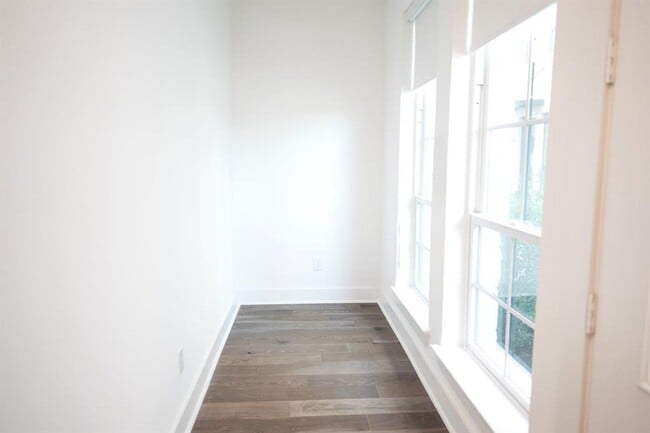 Building Photo - 264 Pullman Ct