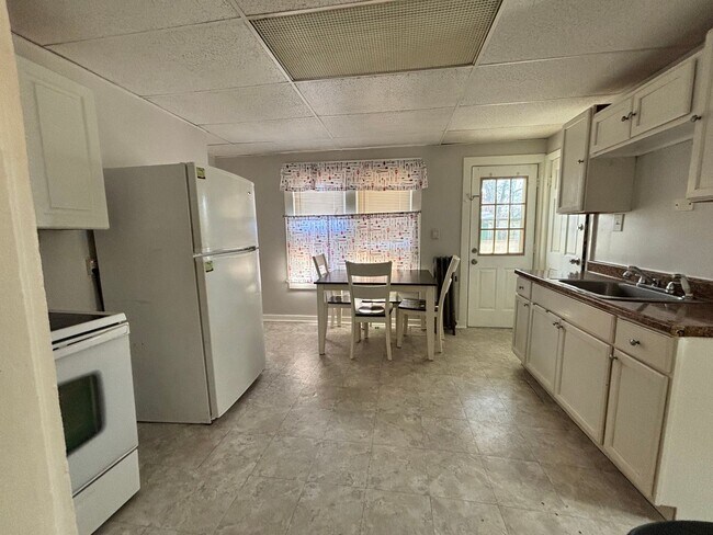 Building Photo - 114 Groveland St