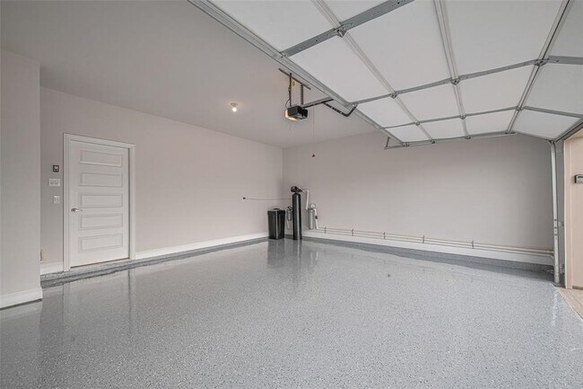 Building Photo - 108 Eliana Shores Dr