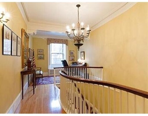 Building Photo - 14 Chestnut St