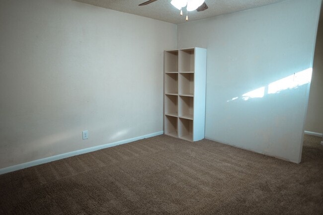 Building Photo - Gorgeous Family Home on Cul-de-Sac