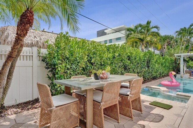 Building Photo - 3206 Robbins Rd