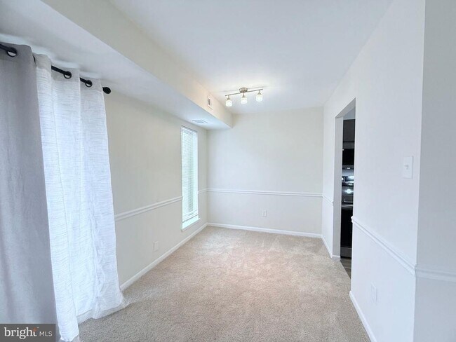 Building Photo - 7598 Gales Ct