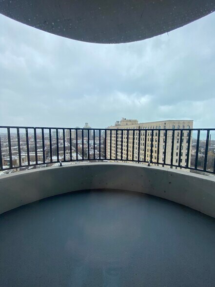 Building Photo - 2020 N Lincoln Park W