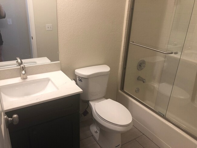 Building Photo - 1032 Wood Hollow Cir