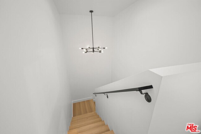 Building Photo - 11012 Hortense St