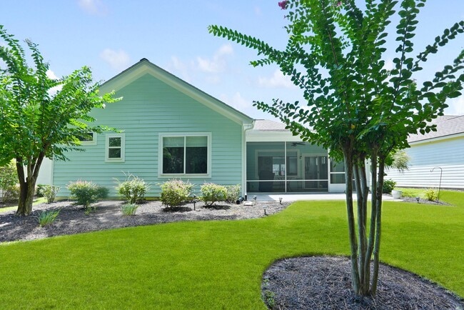 Building Photo - 211 Hampton Cir