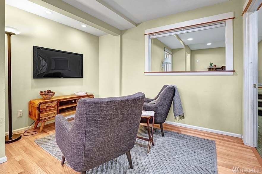 Living area - 1214 25th Ave E