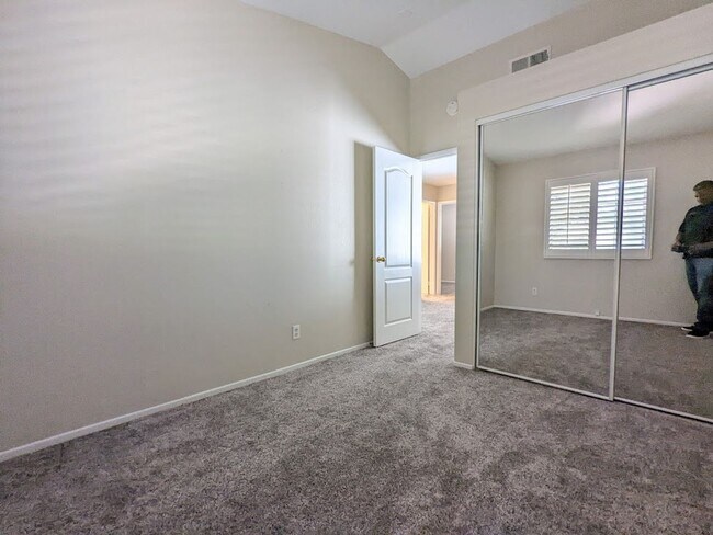 Building Photo - You will love this beautiful townhouse near Victoria Gardens!