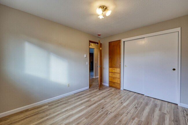 Building Photo - 503 N 5th Ave SW