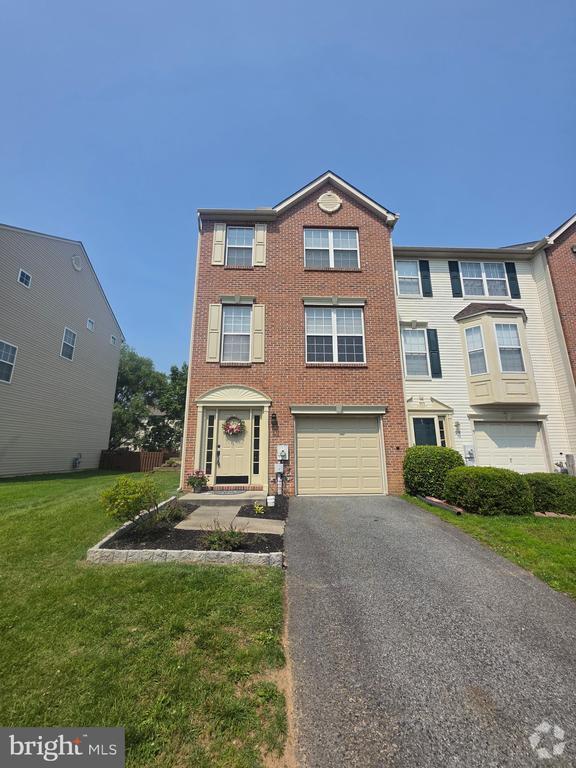 Building Photo - 31 Carrick Ln