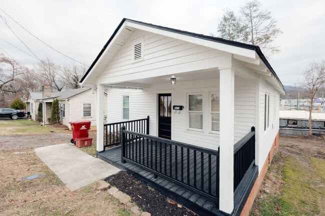 Building Photo - 217 Highland Ave